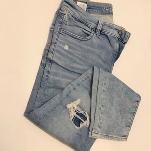 American Eagle Light Wash high-rise jegging Distressed Boyfriend Jeans